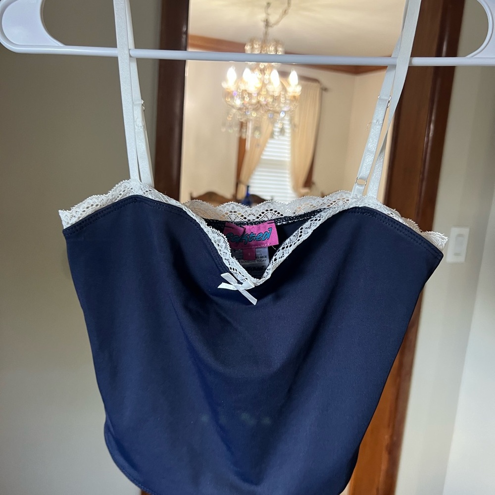 Cute top - Picture 3 of 6